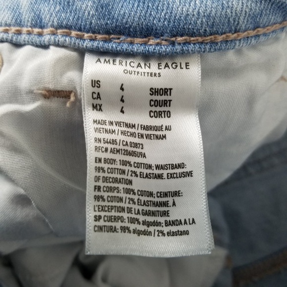 American Eagle Mom Jean Light Wash Distressed High Waisted Denim Blue 4 Short - Picture 10 of 11